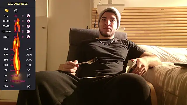 Snapshot of KevinWolf777 chatting on 11/08/25, 11:08 KevinWolf777 online show from 11/08/25, 11:08