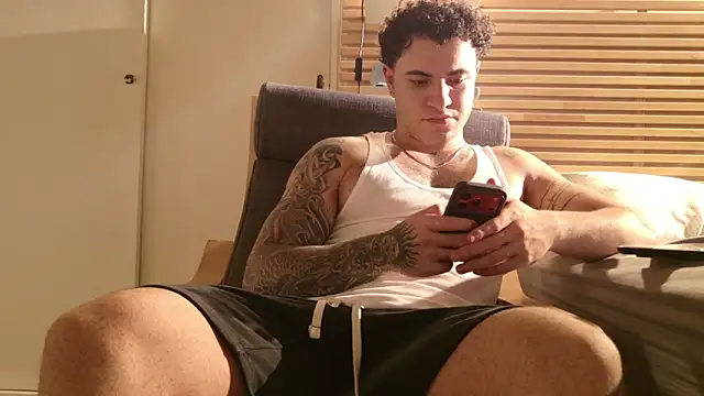 Snapshot of KevinWolf777 chatting on 03/19/26, 03:17 KevinWolf777 online show from 03/19/26, 03:17