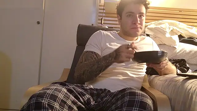 Snapshot of KevinWolf777 chatting on 12/05/25, 02:21 KevinWolf777 online show from 12/05/25, 02:21