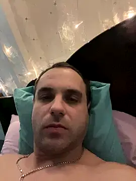 Snapshot of AndyLynn chatting on 12/15/25, 06:58 AndyLynn online show from 12/15/25, 06:58