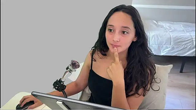 WinnieRin online show from 12/03/25, 09:03