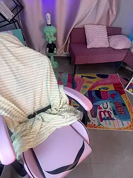 Snapshot of cold_blondie chatting on 07/19/26, 05:38 cold blondie online show from 07/19/26, 05:38