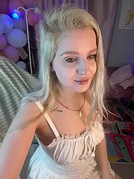 Snapshot of cold_blondie chatting on 06/19/26, 05:24 cold blondie online show from 06/19/26, 05:24
