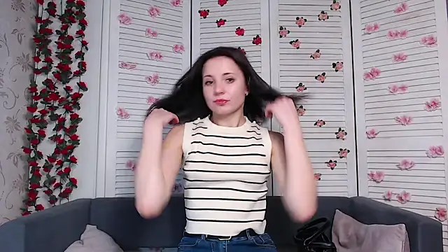 Snapshot of evaa_here_ chatting on 11/24/25, 08:14 evaa here online show from 11/24/25, 08:14