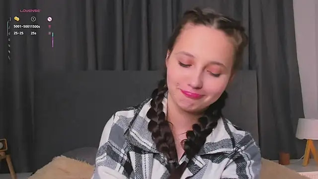 NadiaGnegy online show from 10/26/25, 01:22