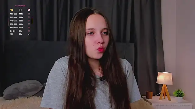 NadiaGnegy online show from 10/31/25, 01:08