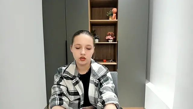 NadiaGnegy online show from 10/19/25, 03:20