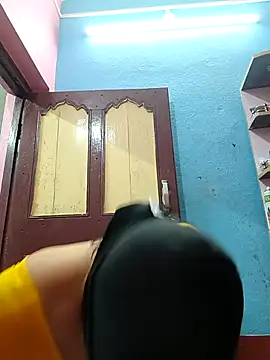 Snapshot of roshniparveen5655 chatting on 10/29/25, 05:39 roshniparveen5655 online show from 10/29/25, 05:39