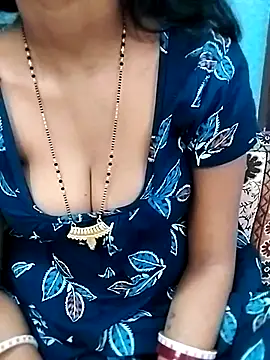 Snapshot of Soniya-hot21 chatting on 10/29/25, 06:23 Soniya-hot21 online show from 10/29/25, 06:23