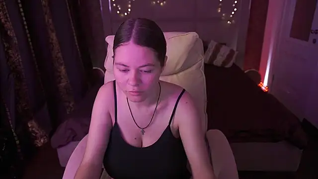 Snapshot of QueenEvieX chatting on 04/21/26, 12:34 QueenEvieX online show from 04/21/26, 12:34