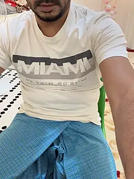 Snapshot of Handsome8677 chatting on 03/25/26, 09:41 Handsome8677 online show from 03/25/26, 09:41