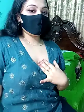 Snapshot of Porimoni22 chatting on 04/15/26, 02:43 Porimoni22 online show from 04/15/26, 02:43