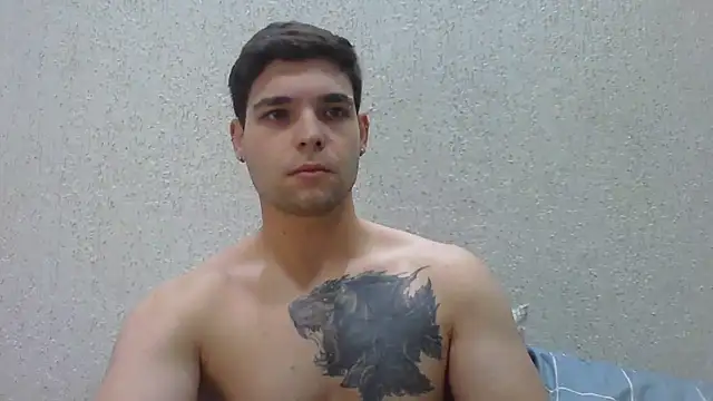 Snapshot of Zure-xxx chatting on 06/17/26, 12:32 Zure-xxx online show from 06/17/26, 12:32