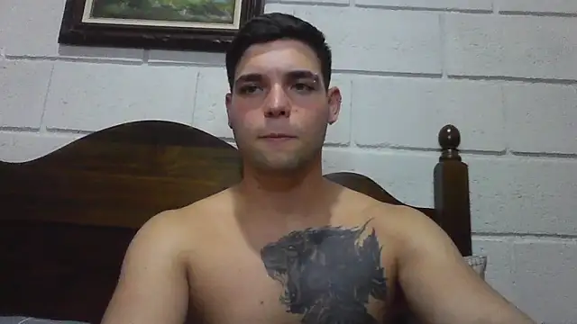 Snapshot of Zure-xxx chatting on 05/20/26, 01:46 Zure-xxx online show from 05/20/26, 01:46