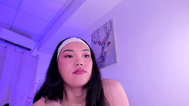 Divine Madeleine online show from 04/13/26, 05:33