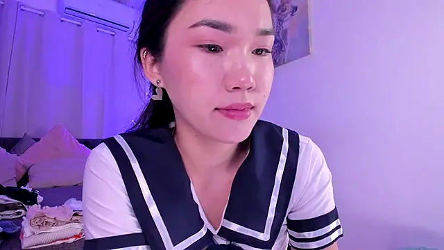 Divine Madeleine online show from 05/13/26, 06:09