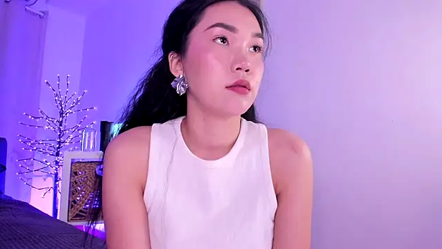 Divine Madeleine online show from 06/26/26, 06:08