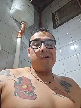 Snapshot of Rueditasss chatting on 12/16/25, 03:33 Rueditasss online show from 12/16/25, 03:33