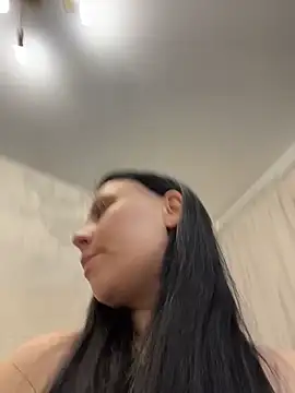 Snapshot of ChloeBrut chatting on 06/03/26, 12:11 ChloeBrut online show from 06/03/26, 12:11