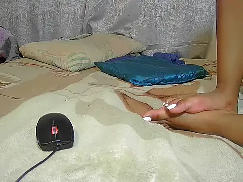 Snapshot of DoubleSpreadXX chatting on 11/08/25, 07:28 DoubleSpreadXX online show from 11/08/25, 07:28