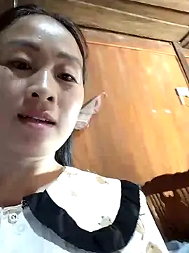 Snapshot of Spring-mky chatting on 10/26/25, 04:02 Spring-mky online show from 10/26/25, 04:02