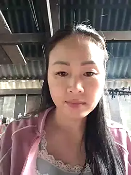 Snapshot of Spring-mky chatting on 11/20/25, 01:28 Spring-mky online show from 11/20/25, 01:28