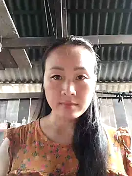 Snapshot of Spring-mky chatting on 10/25/25, 05:28 Spring-mky online show from 10/25/25, 05:28