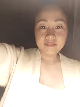 Snapshot of Spring-mky chatting on 11/27/25, 10:43 Spring-mky online show from 11/27/25, 10:43