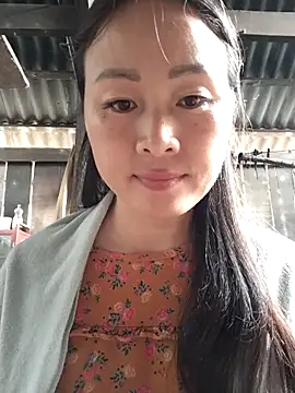 Snapshot of Spring-mky chatting on 10/31/25, 04:09 Spring-mky online show from 10/31/25, 04:09