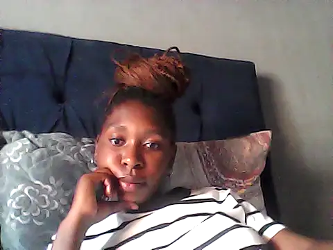 sexysmalldaily04 online show from 10/26/25, 12:16