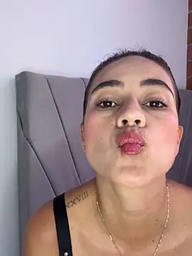 valentina herrrera online show from 11/05/25, 03:59