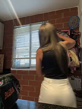 valentina herrrera online show from 10/31/25, 09:22