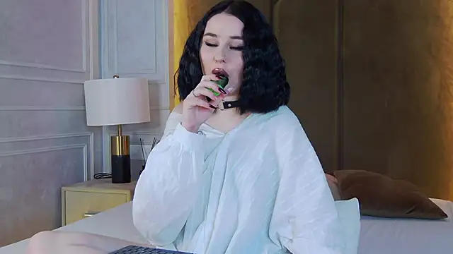 AliceLune online show from 11/27/25, 02:28