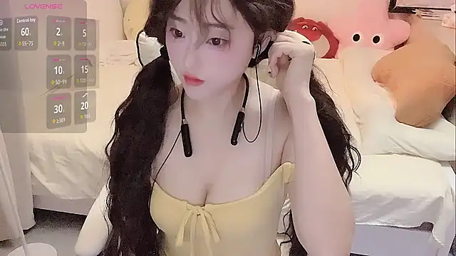 Snapshot of Ximi1 chatting on 10/17/25, 10:44 Ximi1 online show from 10/17/25, 10:44