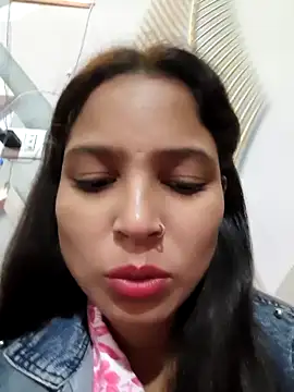 Snapshot of Anshika1431 chatting on 11/24/25, 03:39 Anshika1431 online show from 11/24/25, 03:39