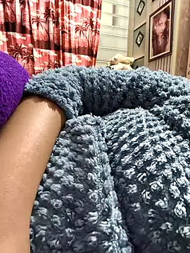 Snapshot of Anshika1431 chatting on 12/19/25, 08:00 Anshika1431 online show from 12/19/25, 08:00