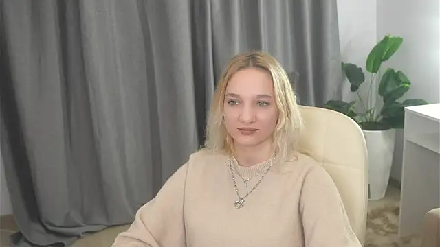 Snapshot of IngridGotto chatting on 10/21/25, 02:38 IngridGotto online show from 10/21/25, 02:38