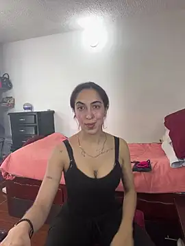 MariamGray1 online show from 05/05/26, 06:27