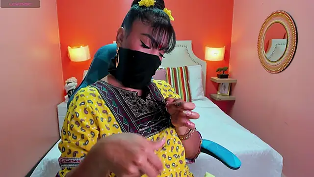 Iniya Parul online show from 10/31/25, 01:30