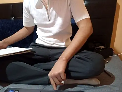 esmermoon online show from 02/28/26, 12:21