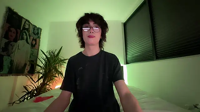 kira yoshika9e online show from 11/30/25, 09:26