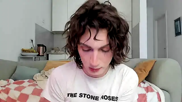 kira yoshika9e online show from 04/19/26, 01:45