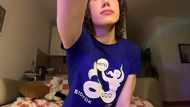 kira yoshika9e online show from 04/17/26, 07:49