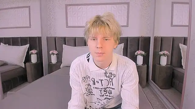 Snapshot of KevinMilky chatting on 10/21/25, 02:38 KevinMilky online show from 10/21/25, 02:38