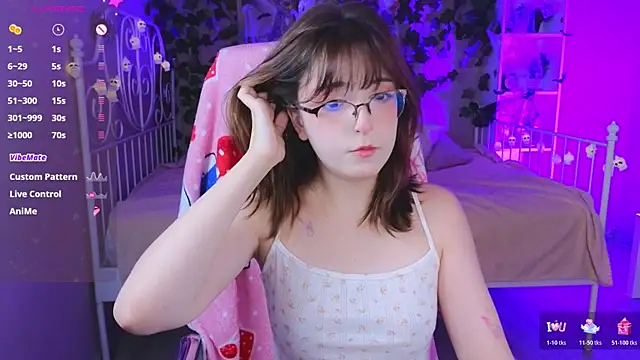 Soffi Toffi online show from 10/28/25, 03:11