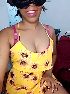 Kavee Girl0 online show from 05/15/26, 04:27