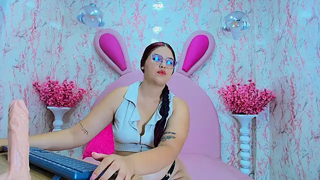 scarlett montoya online show from 11/24/25, 07:47