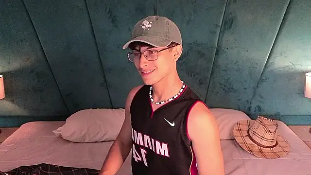 Aaron Eze online show from 03/27/26, 09:16