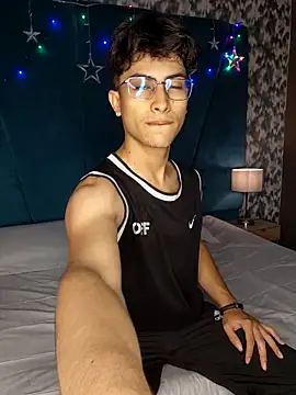 Aaron Eze online show from 12/20/25, 10:45