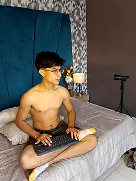 Aaron Eze online show from 02/16/26, 08:40